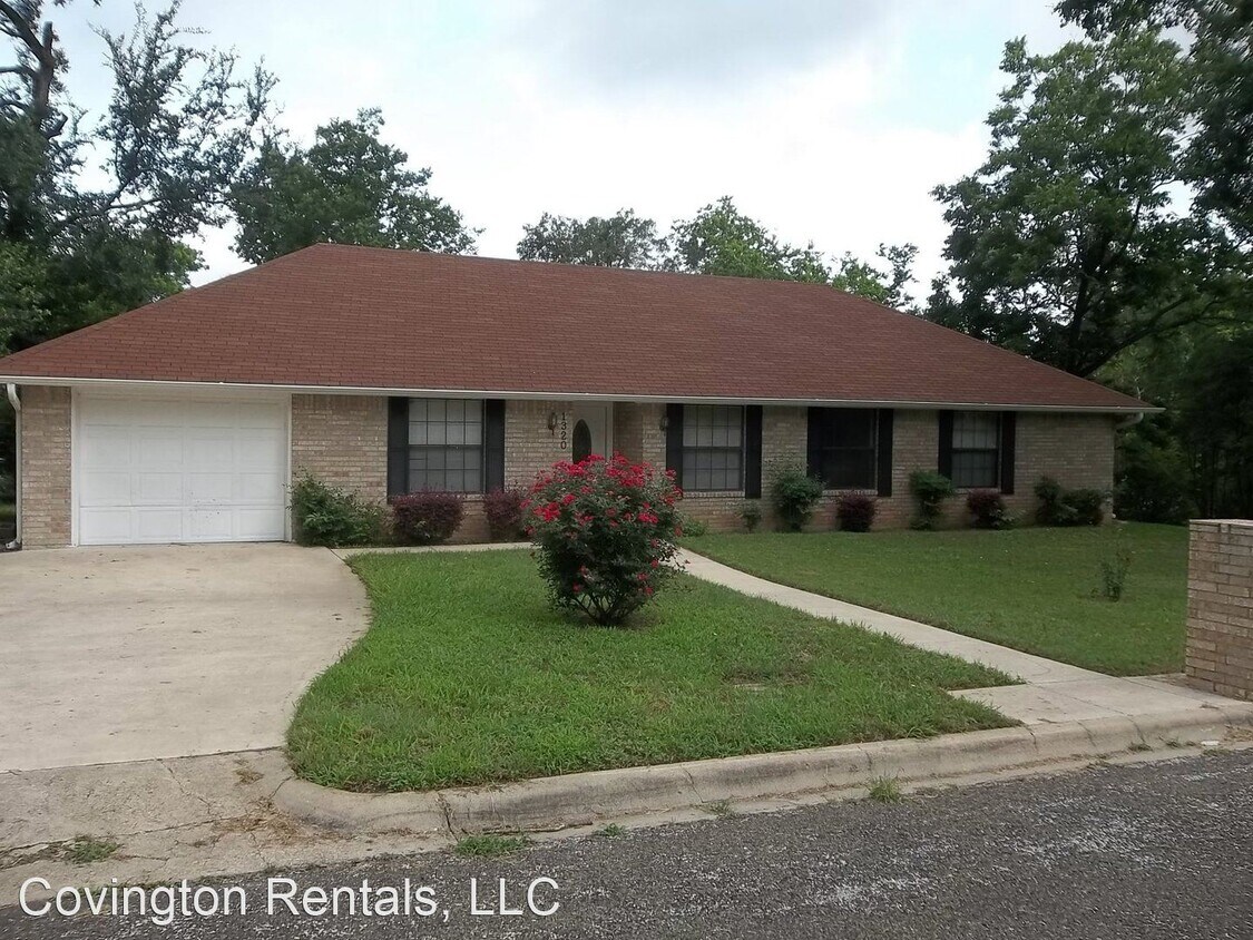 1320 Hilltop St, Belton, TX 76513 House Rental in Belton, TX