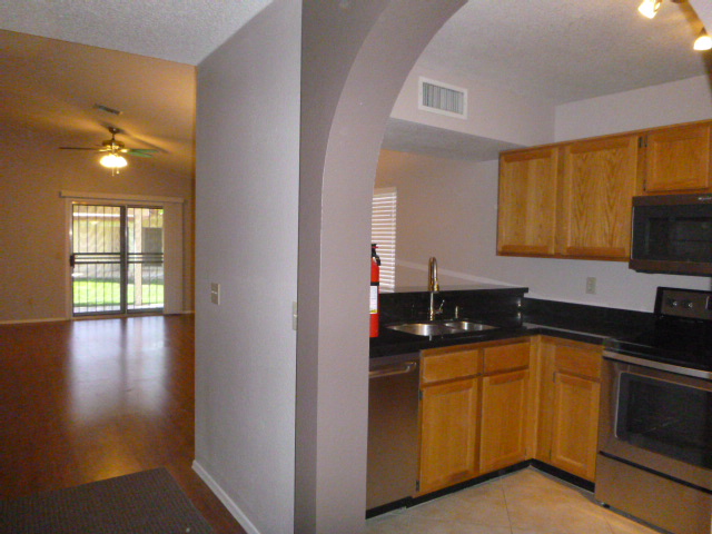 Building Photo - 1120 N Val Vista Dr