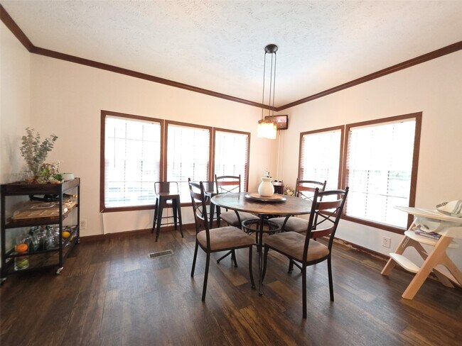Foto del edificio - 21683 White Oak Dr
