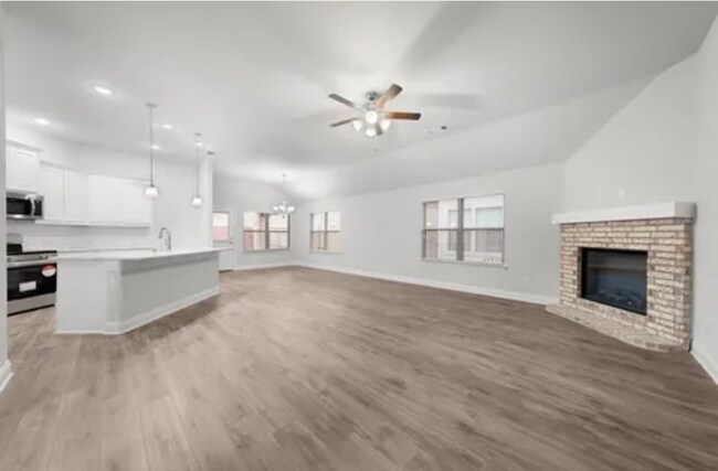 Foto del edificio - 328 Saltmeadow Ln