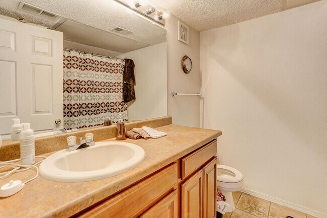 Building Photo - Bright Corner 3BR Condo with Garage in Superior! Available NOW!