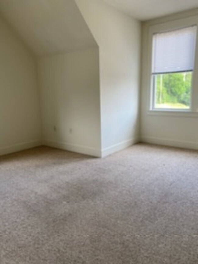 Building Photo - 1117 N College Ave