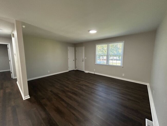 Foto del edificio - 137-137 Pisgah Dr