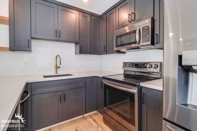 Building Photo - Modern 2Bdm 1Ba Apartment in the Azalea Pa...