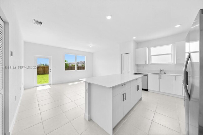 Foto del edificio - 2310 SE 28th Dr