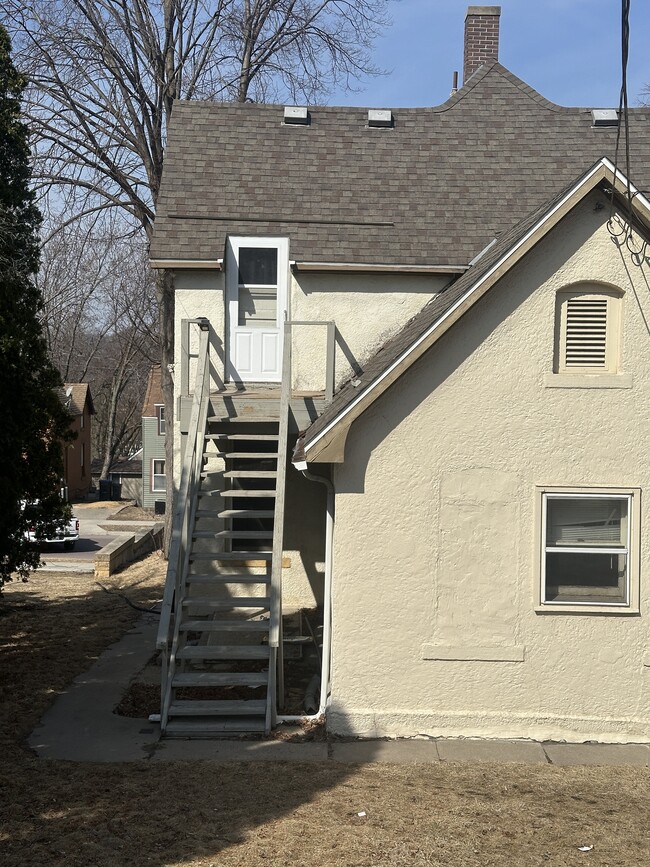 Building Photo - 221 N 5th St