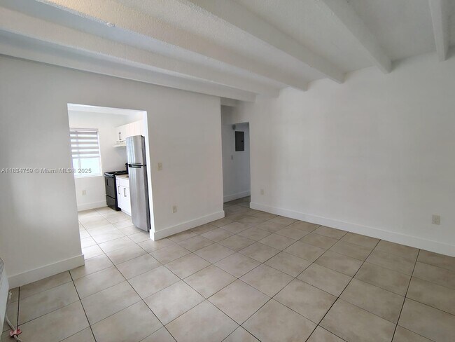 Foto del edificio - 749 NW 60th St