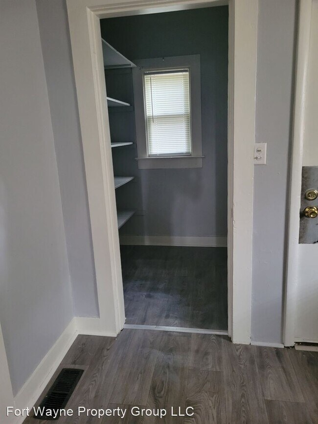 Building Photo - 3 br, 1 bath House - 438 E Creighton Avenue
