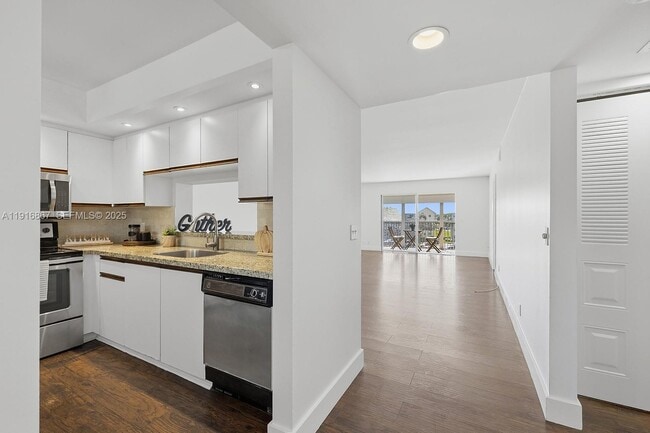 Foto del edificio - 12950 SW 4th Ct