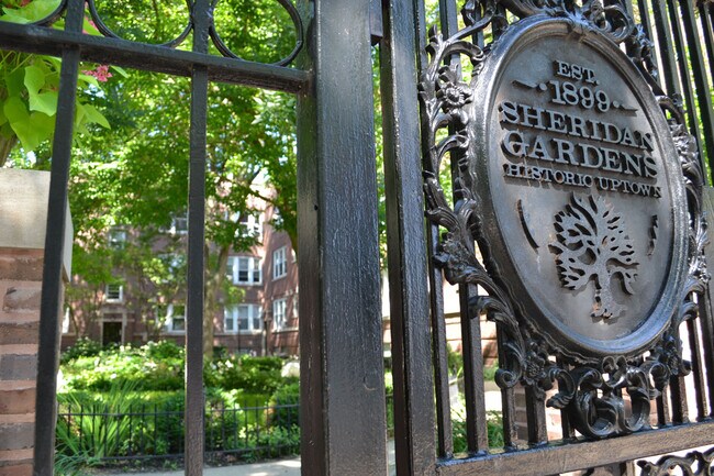 Building Photo - 4720 N Racine Ave