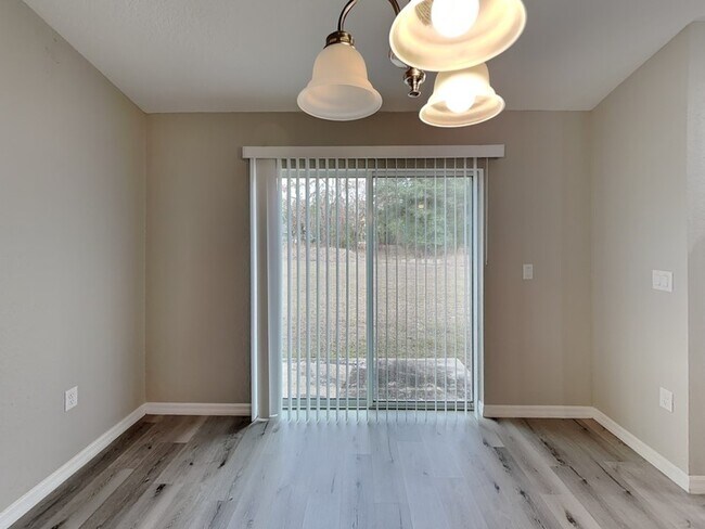 Foto del edificio - 3099 W Viking Ln