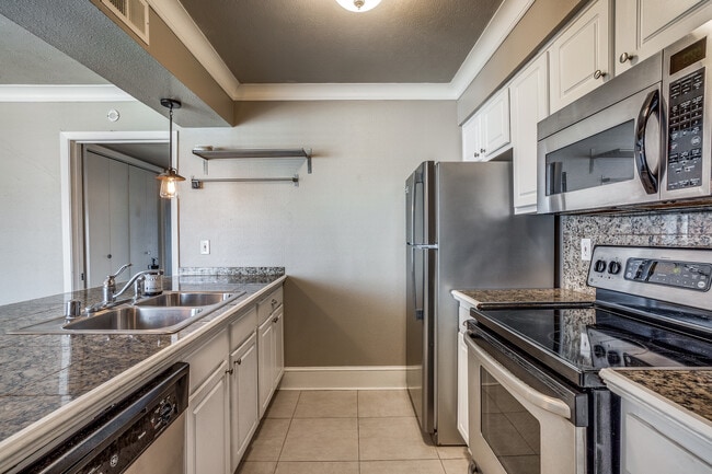 Building Photo - 5919 E University-236