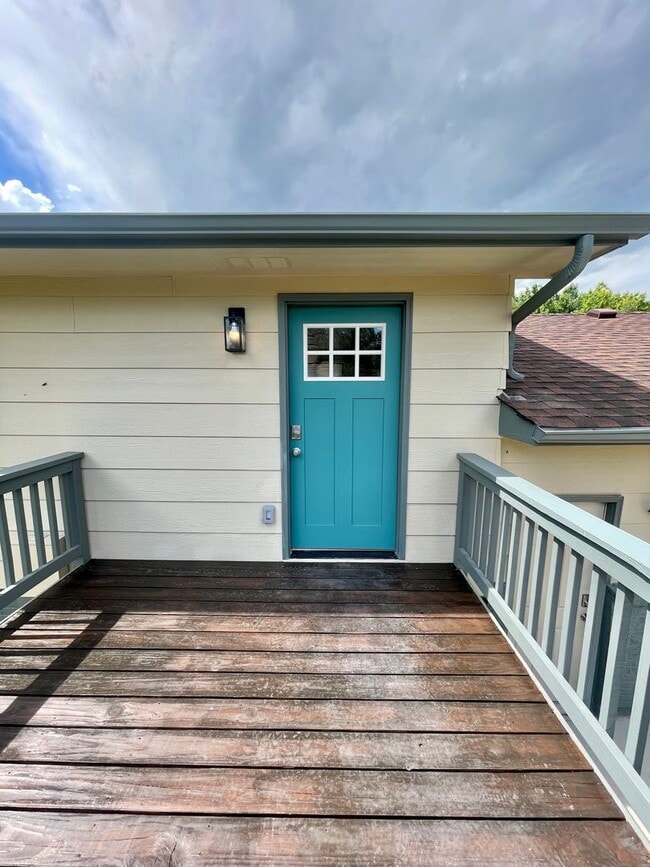 Building Photo - 1011 De La Vista Ln