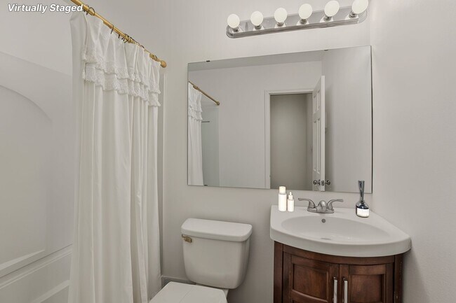 Building Photo - 208 Juniper Dr