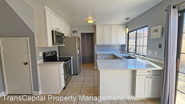 Building Photo - 3 br, 2.5 bath House - 422 Florin Road