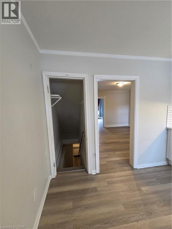 Photo du bâtiment - 298 Emerald St N