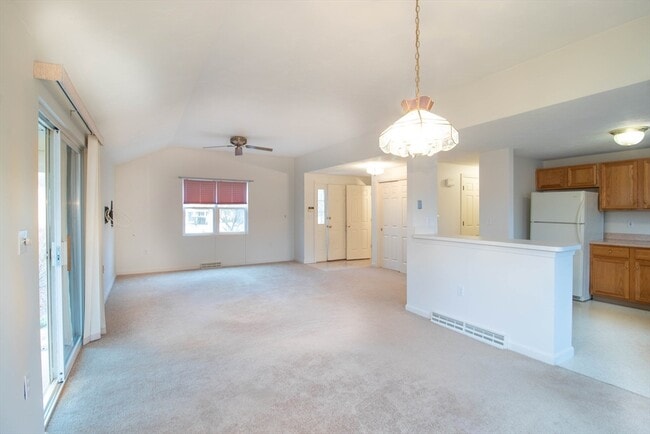 Building Photo - 59 Brookbend Way E