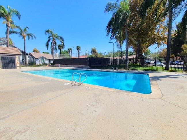 Building Photo - 10844 Pepper Way