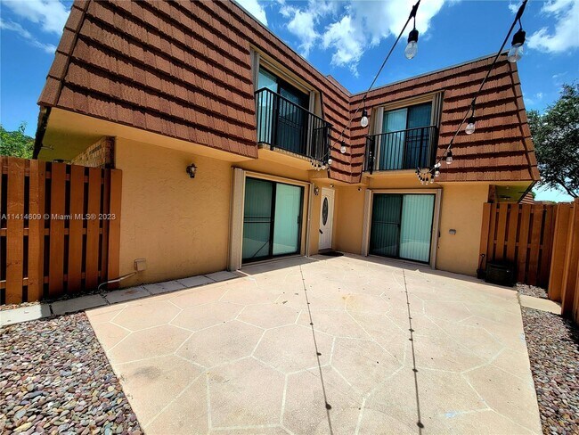 Building Photo - 2581 Garden Ct