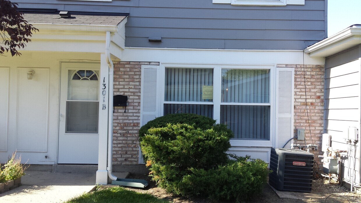 1301 Kingsbury Dr, Hanover Park, IL 60133 House for Rent in Hanover Park, IL