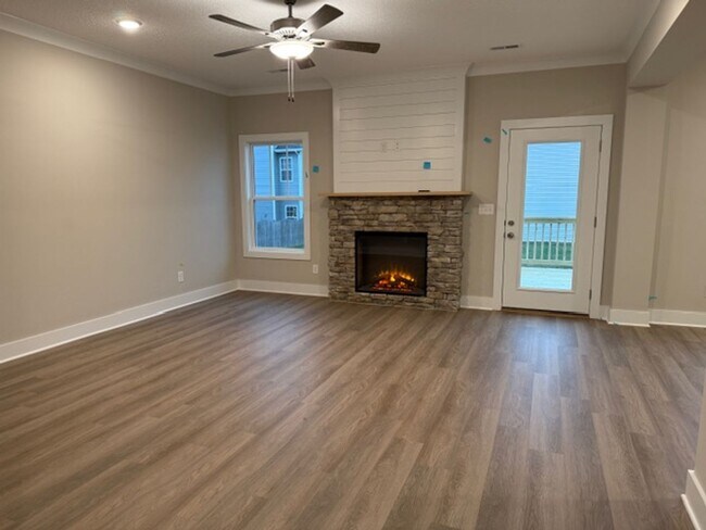 Foto del edificio - Maryville 37803 - 3 bedroom 2.5 bath - contact Debra Johnson 865-591-8281