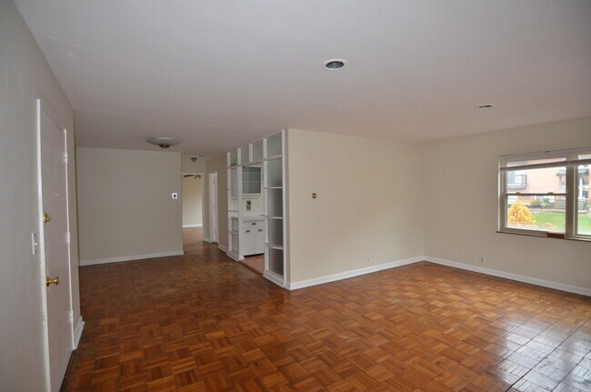 Building Photo - 4028 Ledgewood Dr