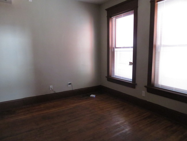Building Photo - ALL UTILITIES INCLUDED PLUS CABLE&INTERNET