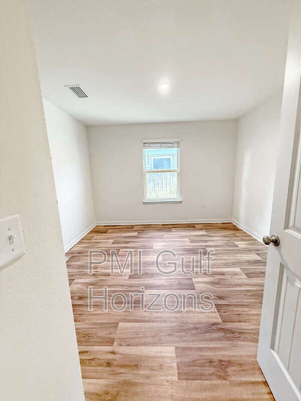 Foto del edificio - 7469 Steeplechase Blvd