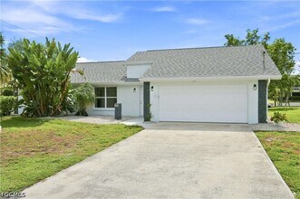Building Photo - 903 SE 20th Ct