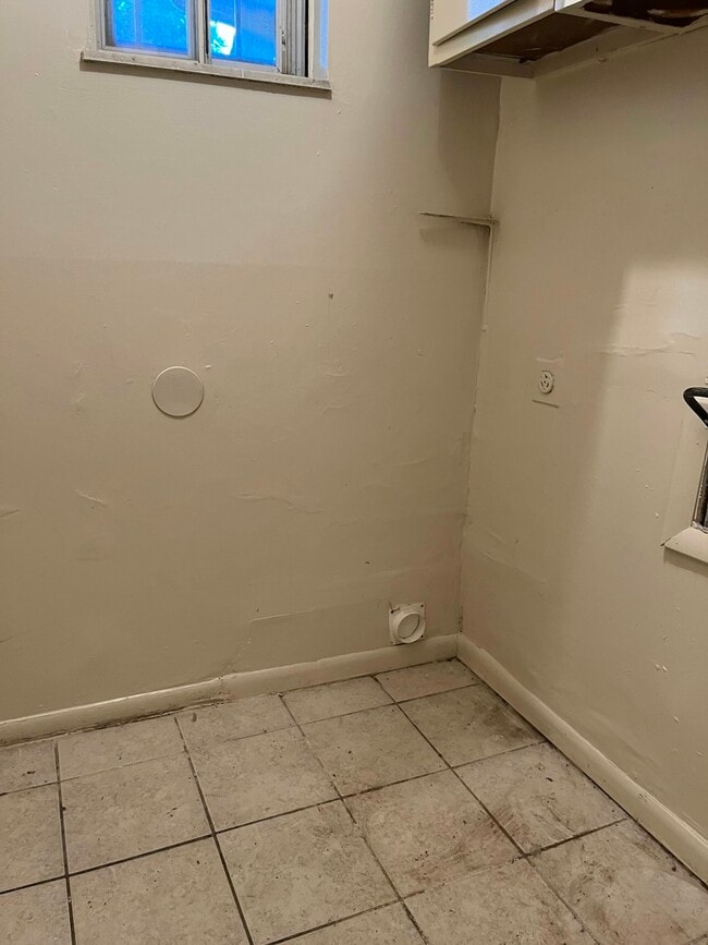 Building Photo - 4649 Forsythe Ave