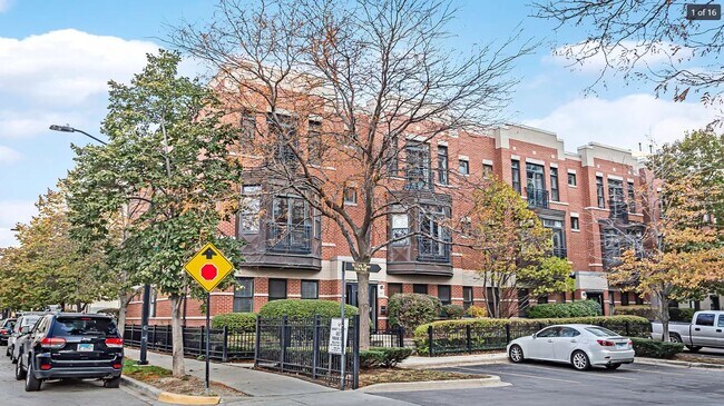 Building Photo - 948 W 15th Pl