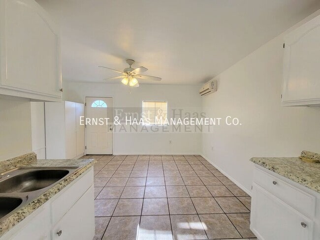 Building Photo - 1039 E Ridgewood St