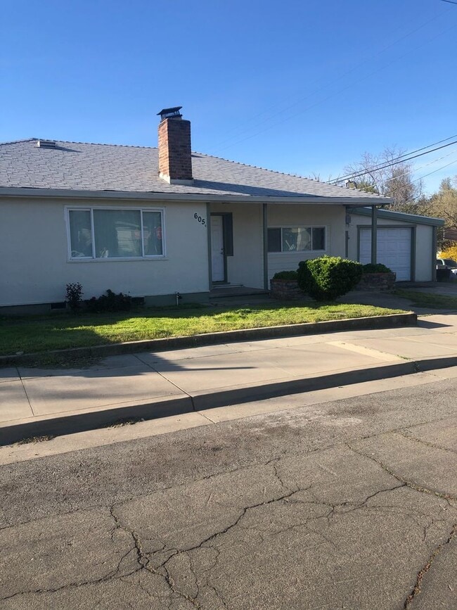 Building Photo - 605 Leila Ave