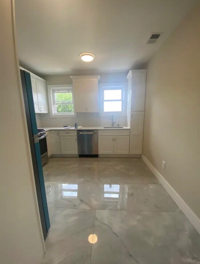 Building Photo - 275 Avenue B Ave