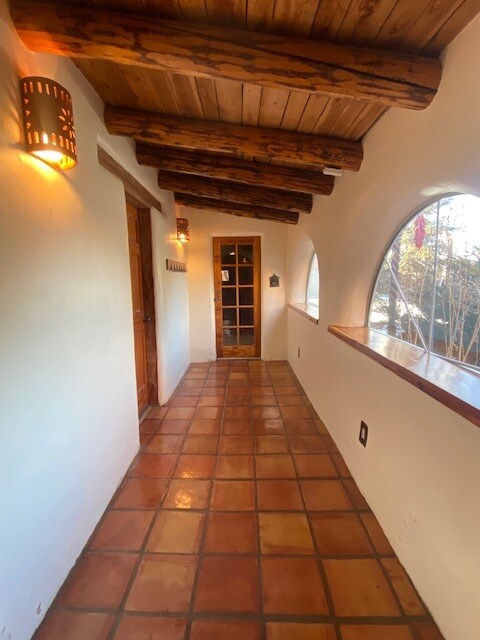 Building Photo - 601 Callejon Rd