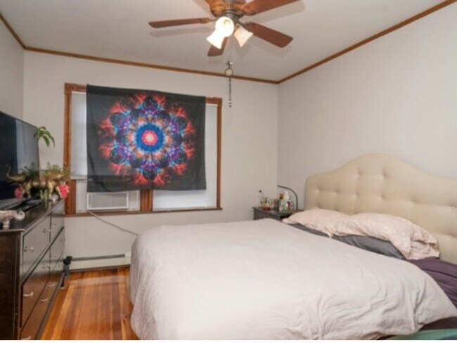 Foto del edificio - HUGE 3BD/1BA