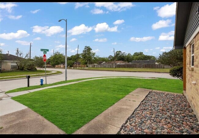 Building Photo - 4640 Orange Cir S