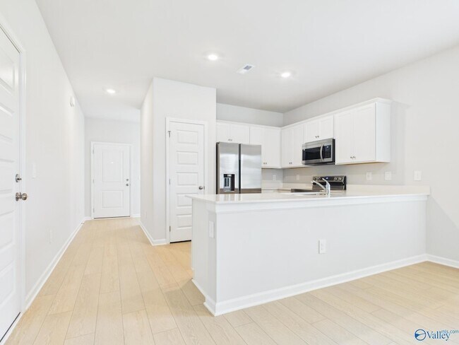 Building Photo - 15433 GRAYSON CIR