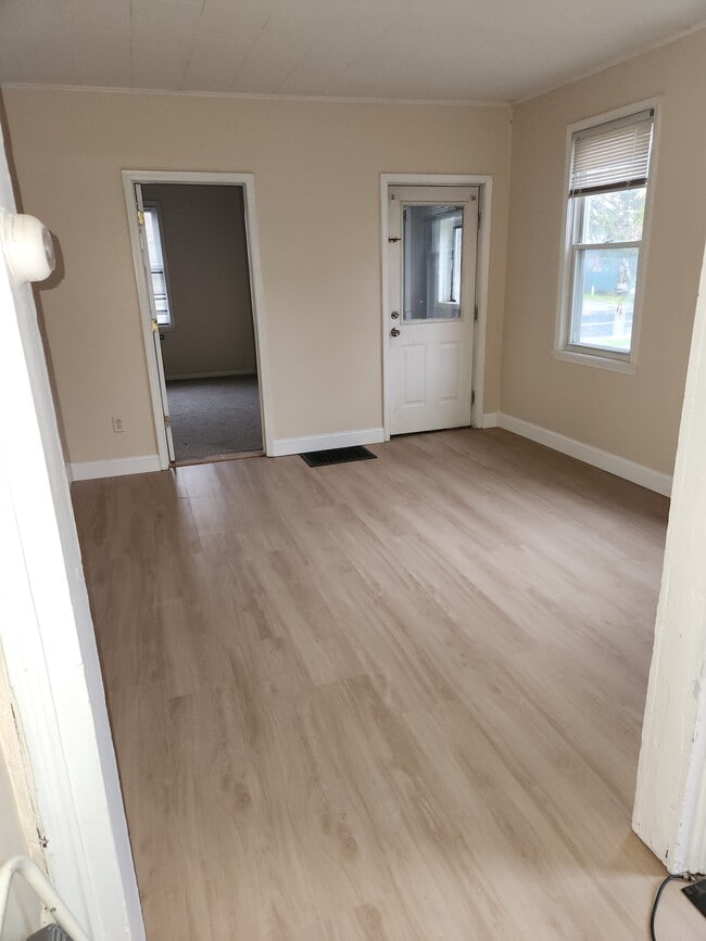 Living Room - 537 Mill St