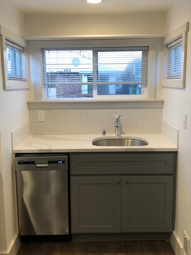 Cocina - Lavavajillas y triturador de basura - 411 N L St