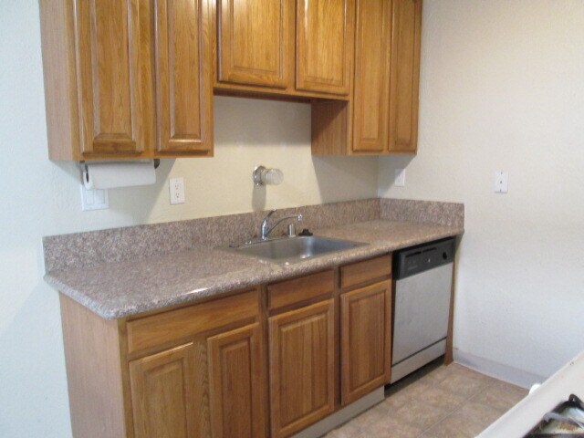 Kitchen - 1701 Pine St
