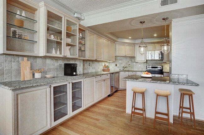 Building Photo - 21 Briar Hollow Ln