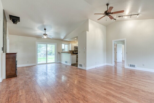 Building Photo - 150 Pleasant Valley Rd