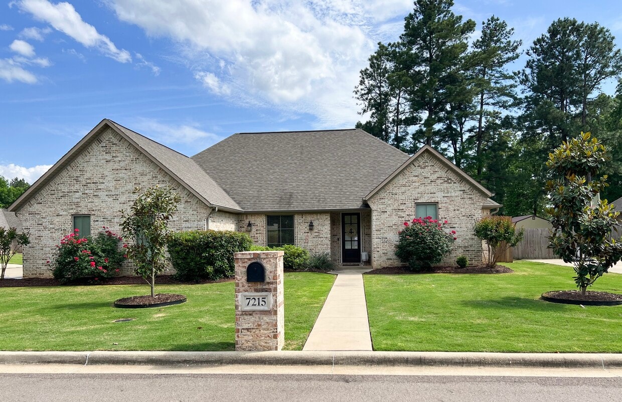 Primary Photo - 7215 Palisades Dr