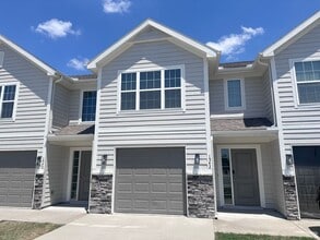Building Photo - 1542 NE Erin Ct