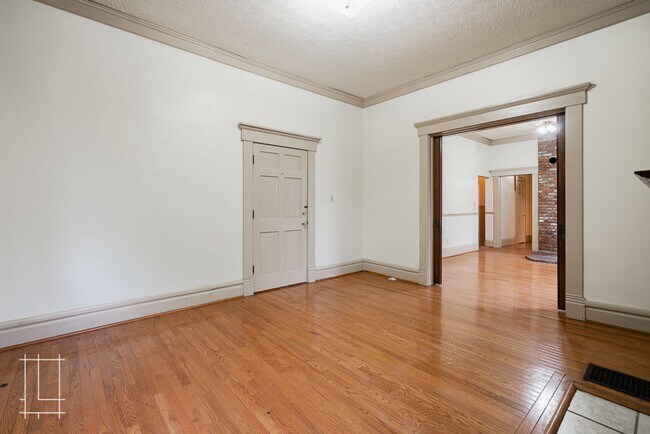 Building Photo - 836 Neil Ave