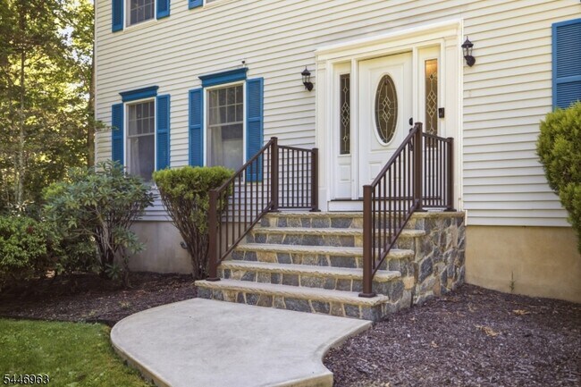 Foto del edificio - 2057 Lakeside Dr W