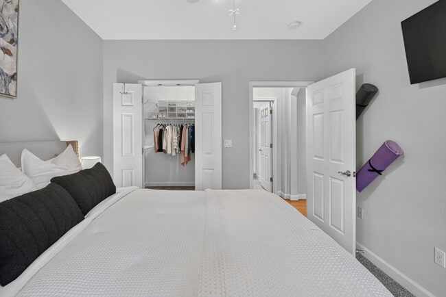 Building Photo - 2732 McKnight Crossing Ct