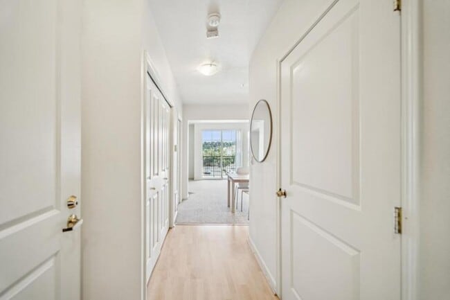 Building Photo - 0 bedroom in Seattle WA 98107