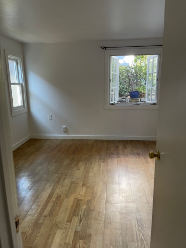 Building Photo - 126 Echo Ave